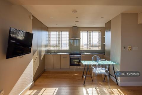 Studio to rent, Rydal Water, London, NW1