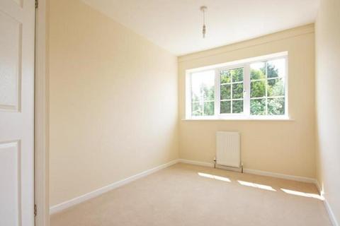 2 bedroom townhouse to rent, Cornell Drive, Nottingham NG5