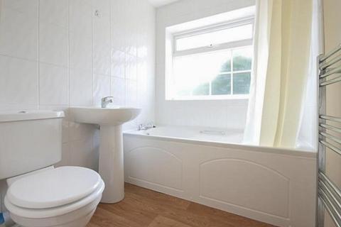 2 bedroom townhouse to rent, Cornell Drive, Nottingham NG5