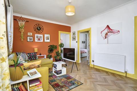 2 bedroom flat for sale, 10/3 Restalrig Circus, Edinburgh, EH7 6HL