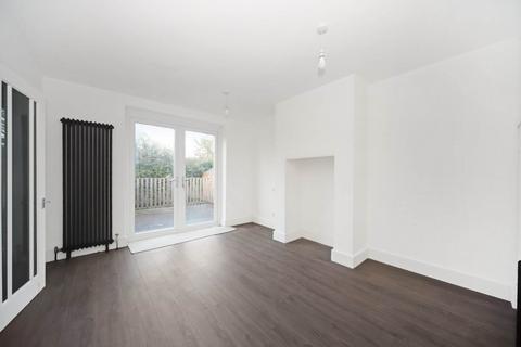 3 bedroom semi-detached house to rent, Wood Lane, Wendover