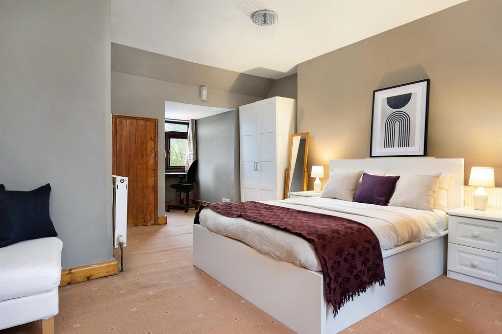Bedroom 5.jpg