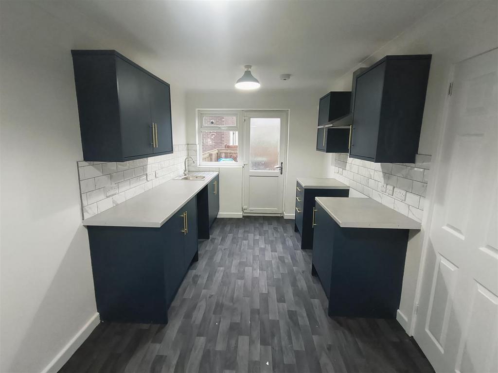 Kitchen 2.jpg