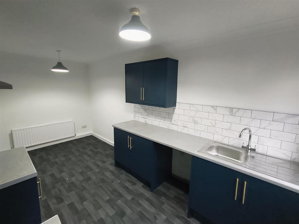 Kitchen 4.jpg