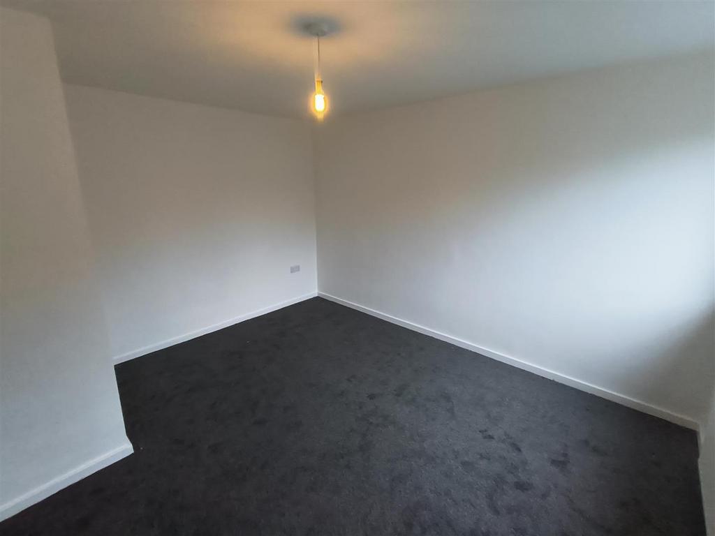 Bed 2.jpg