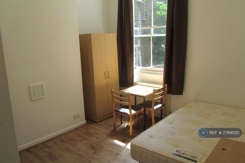 1 bedroom in a house share to rent, Queens Road, London, SE14