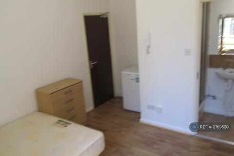 1 bedroom in a house share to rent, Queens Road, London, SE14