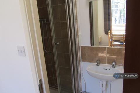 1 bedroom in a house share to rent, Queens Road, London, SE14