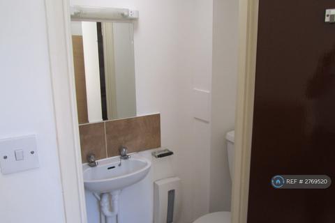 1 bedroom in a house share to rent, Queens Road, London, SE14