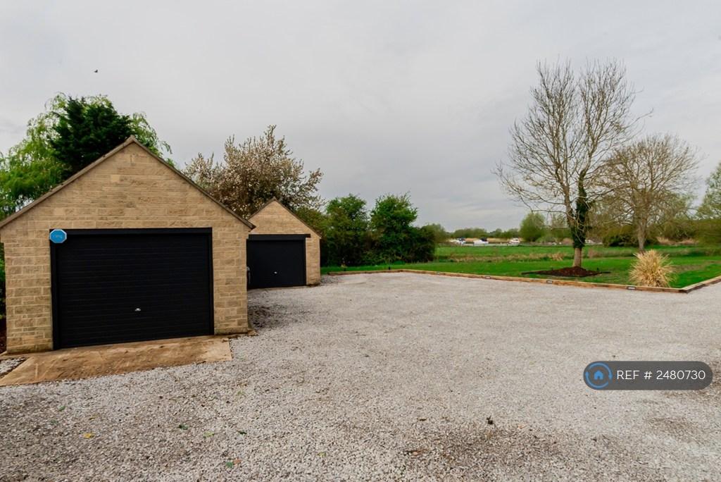 Driveway/Garages