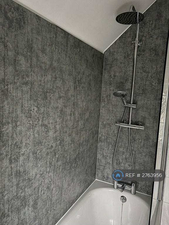 Bath/Shower Room