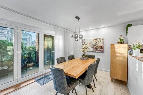 2 bedroom apartment for sale, Baker Street, Timperley