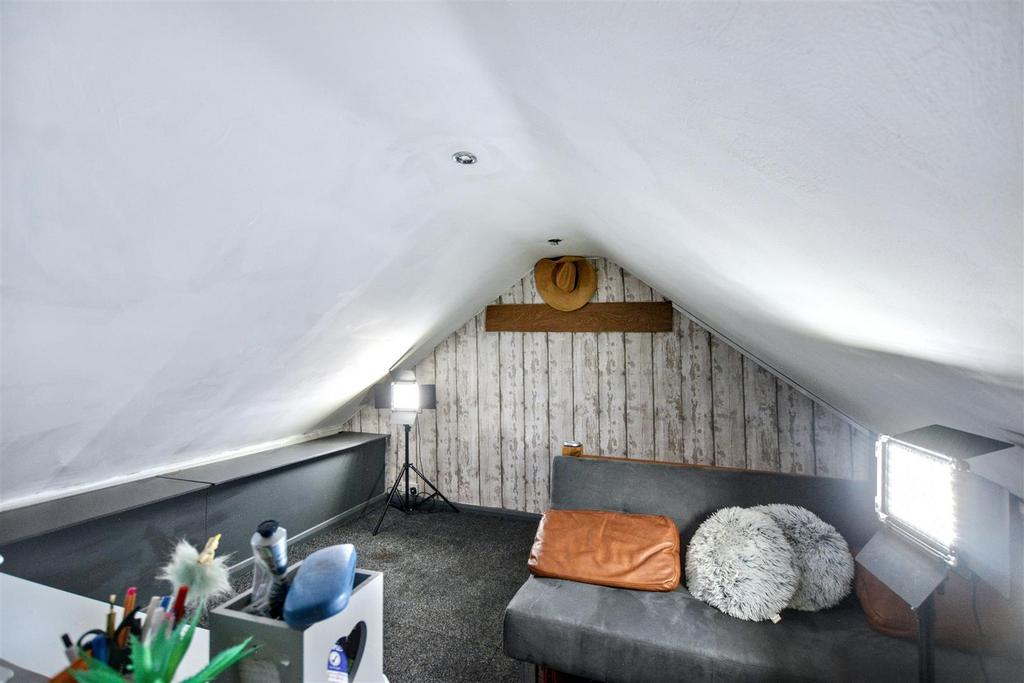 Loft Room 2.jpeg