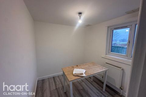 3 bedroom bungalow to rent, Alvis Avenue, CLACTON-ON-SEA