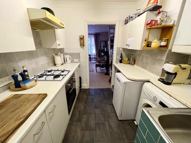 Kitchen 2.jpg