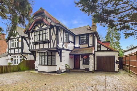 4 bedroom detached house to rent, Canons Drive, Edgware