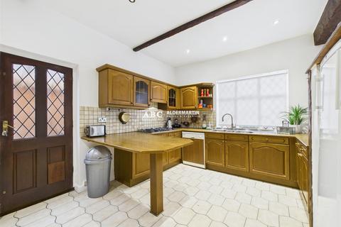 4 bedroom detached house to rent, Canons Drive, Edgware