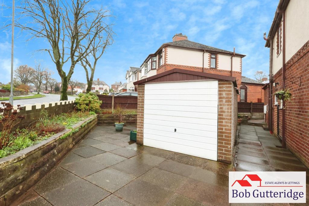 Detached sectional garage