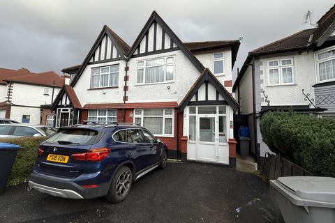 3 bedroom property to rent, Meadow Way, Wembley, HA9 7LB