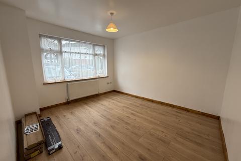 3 bedroom property to rent, Meadow Way, Wembley, HA9 7LB
