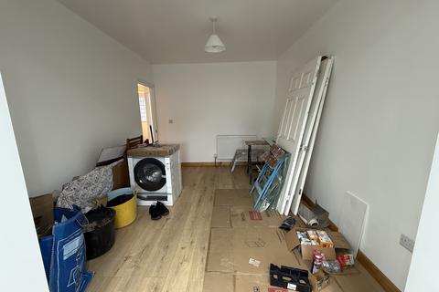 3 bedroom property to rent, Meadow Way, Wembley, HA9 7LB