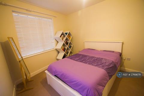 3 bedroom flat to rent, Hankins House, London, SE10