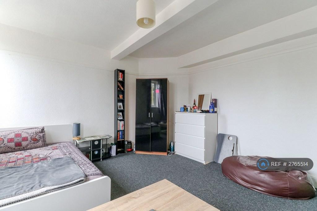 Lounge/Bed 1
