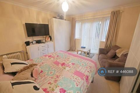 Studio to rent, Angel Lane, Hayes, UB3