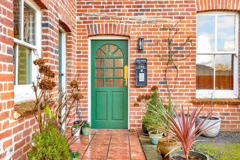 5 bedroom detached house for sale, Upper Farringdon Road, Alton GU34