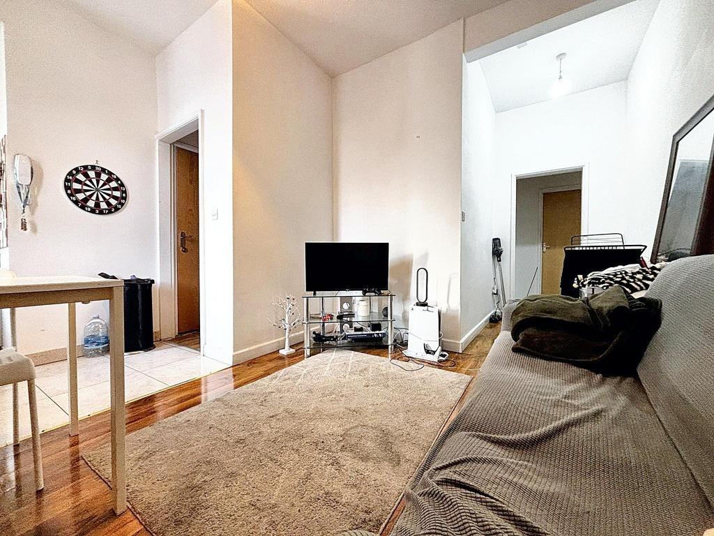 Bright, neatly presented living room with a com...