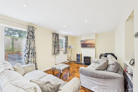5 bedroom end of terrace house for sale, Harkness Close, Epsom, KT17