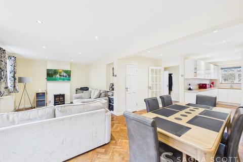 5 bedroom end of terrace house for sale, Harkness Close, Epsom, KT17