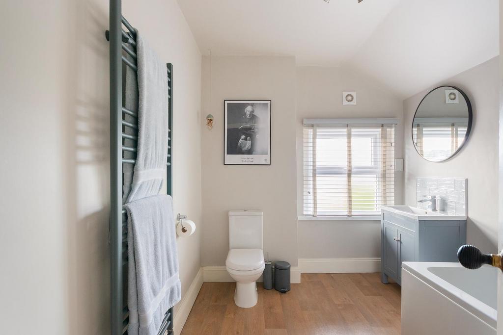 1 W8 VRBR - Bathroom C.jpg