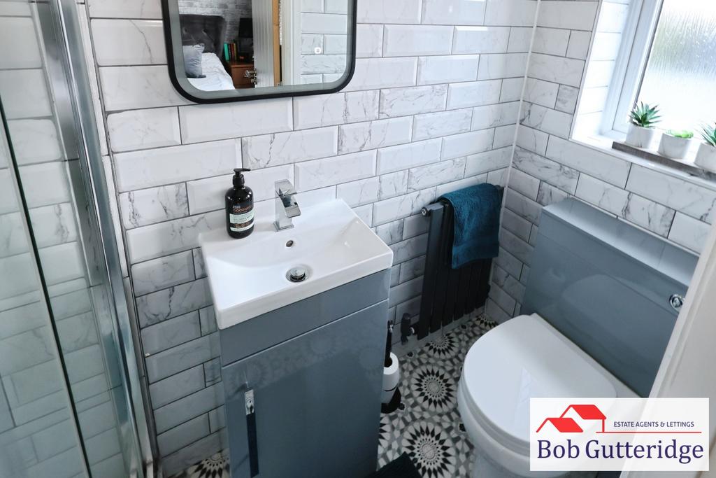 En=suite shower room