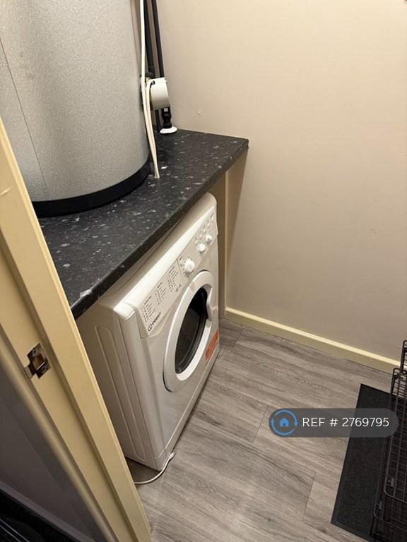 Utility Room (Including Washer/Dryer)
