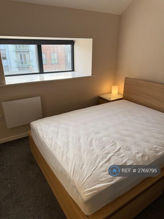Bedroom (King Size Bed)