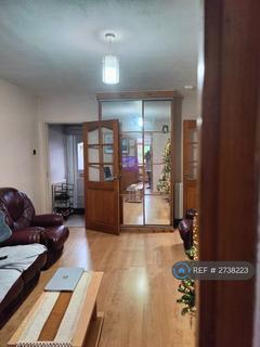 3 bedroom semi-detached house to rent, Lodge Road, Stoke-On-Trent, ST4