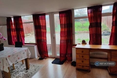 3 bedroom semi-detached house to rent, Lodge Road, Stoke-On-Trent, ST4