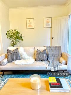 3 bedroom end of terrace house to rent, Stanbury Walk, Manchester, M40