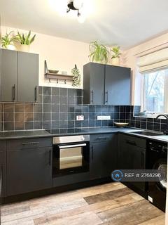 3 bedroom end of terrace house to rent, Stanbury Walk, Manchester, M40