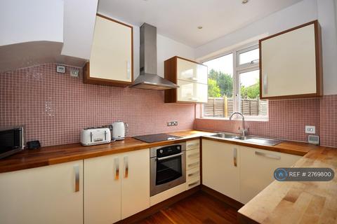 undefined, Dellfield Crescent, Uxbridge, UB8