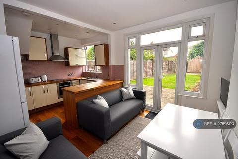 4 bedroom semi-detached house to rent, Dellfield Crescent, Uxbridge, UB8