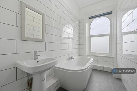 1 bedroom in a house share to rent, Highgate, London, N6