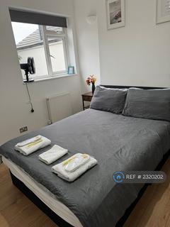 2 bedroom flat to rent, Bolton Road, London, E15