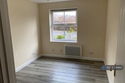 undefined, London Road, Isleworth, TW7