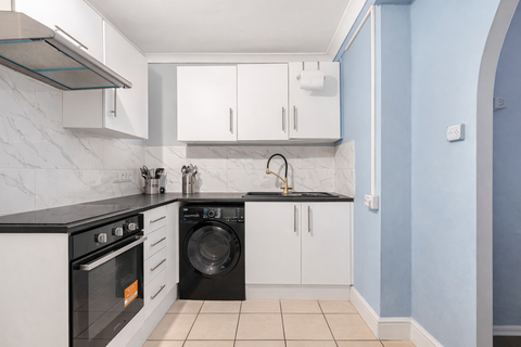2 bedroom flat for sale, High Street, London SE25