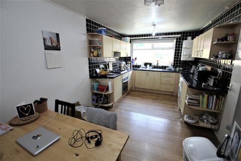 2 bedroom terraced house to rent, Hyde Park Close, Hyde Park, Leeds, LS6 1SF