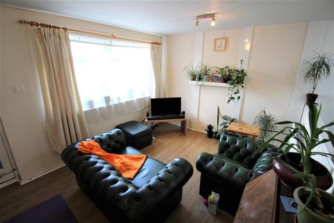 2 bedroom terraced house to rent, Hyde Park Close, Hyde Park, Leeds, LS6 1SF