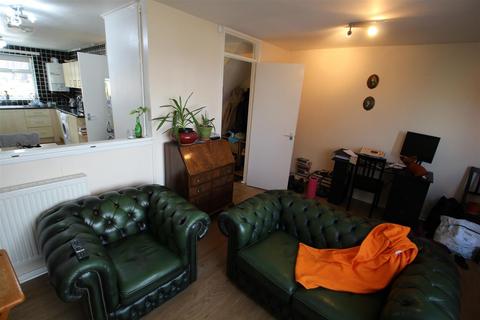 2 bedroom terraced house to rent, Hyde Park Close, Hyde Park, Leeds, LS6 1SF