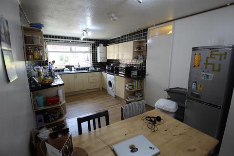 2 bedroom terraced house to rent, Hyde Park Close, Hyde Park, Leeds, LS6 1SF